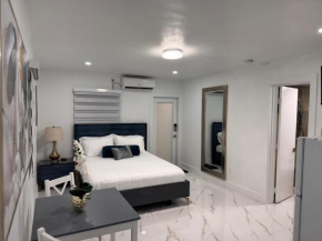 Stylish Studio With Jacuzzi